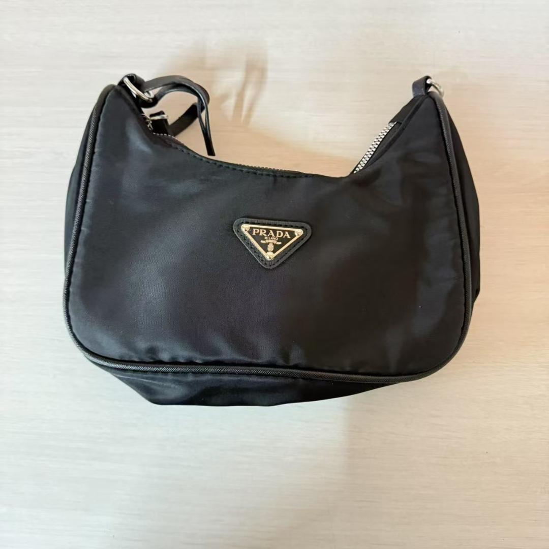 PRADA 黒 ハンドバッグ、アクセサリーポーチ