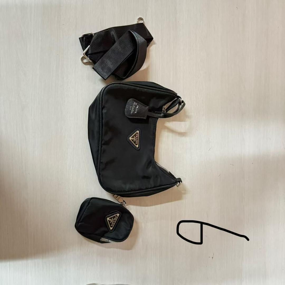 PRADA 黒 ハンドバッグ、アクセサリーポーチ