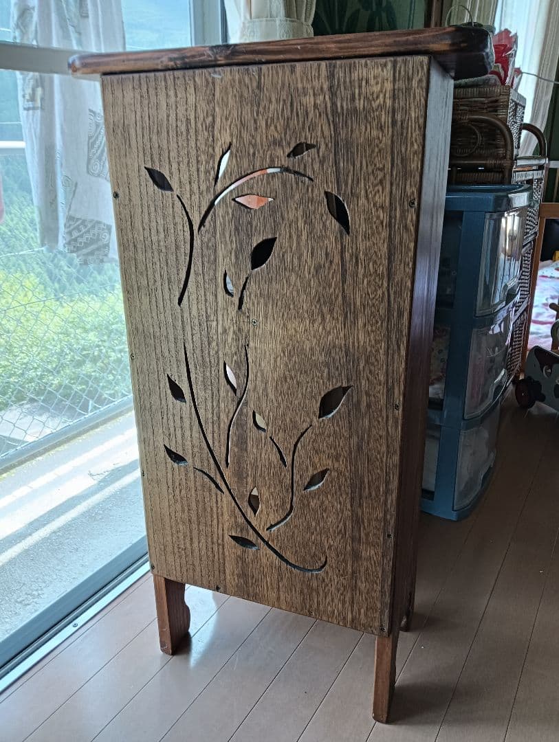 透かし棚　手作り　本立て　木製棚　国産杉