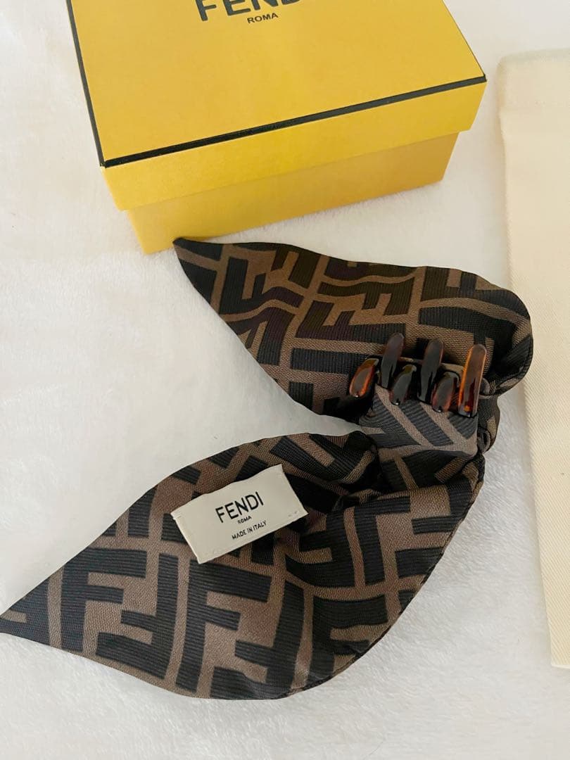 FENDI フェンディ　ヘアアクセサリー　ヘアクリップ