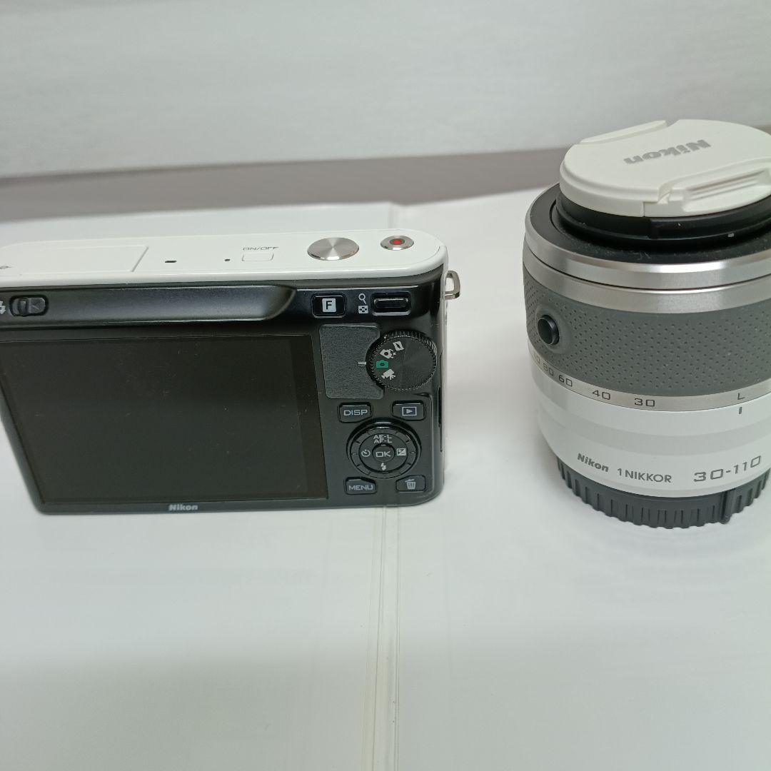 Nikon 1 J1 ホワイト ミラーレスカメラ　おまけにポーターカメラバック付