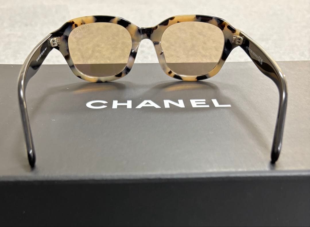 トムフォードサングラス　ベッコウ柄