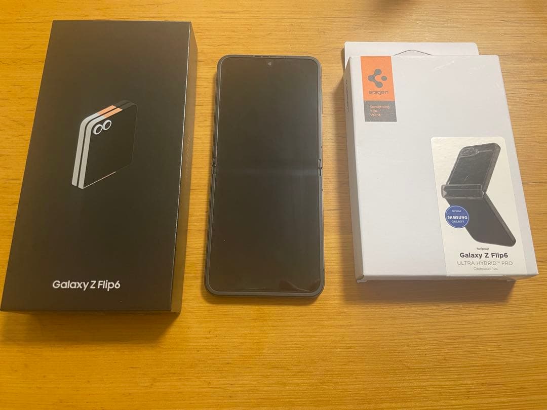 国内版GALAXY Zfilp6 折りたたみスマートフォン クラフテッドブラック