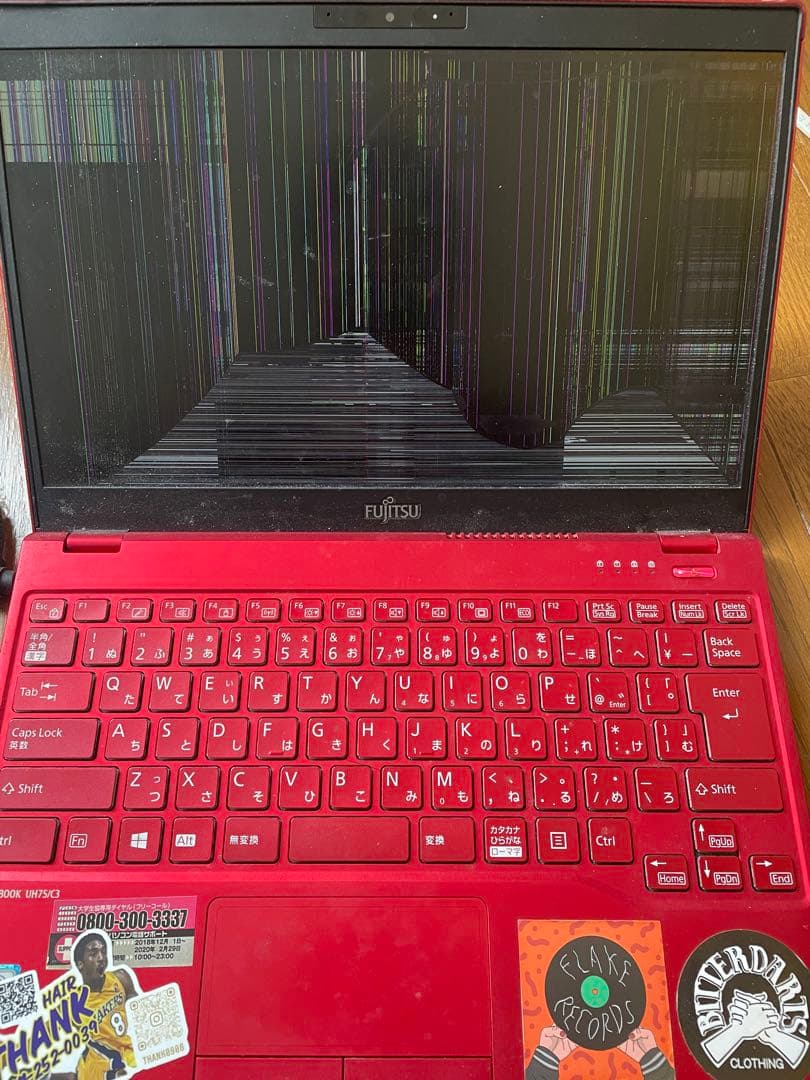 Fujitsu LIFEBOOK レッド 本体 画面ひび割れ