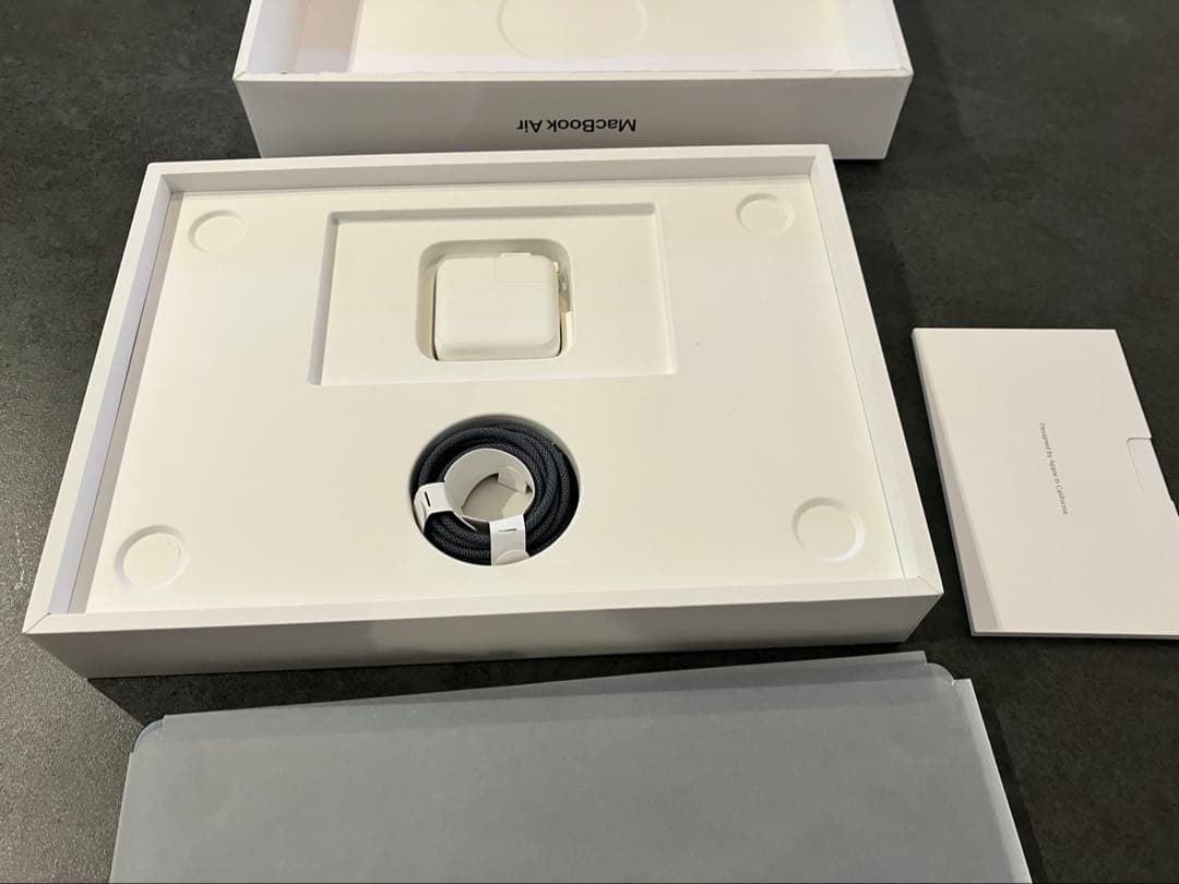 【最終値下げ】MacBook Air 256GB M3チップ13インチ　本体