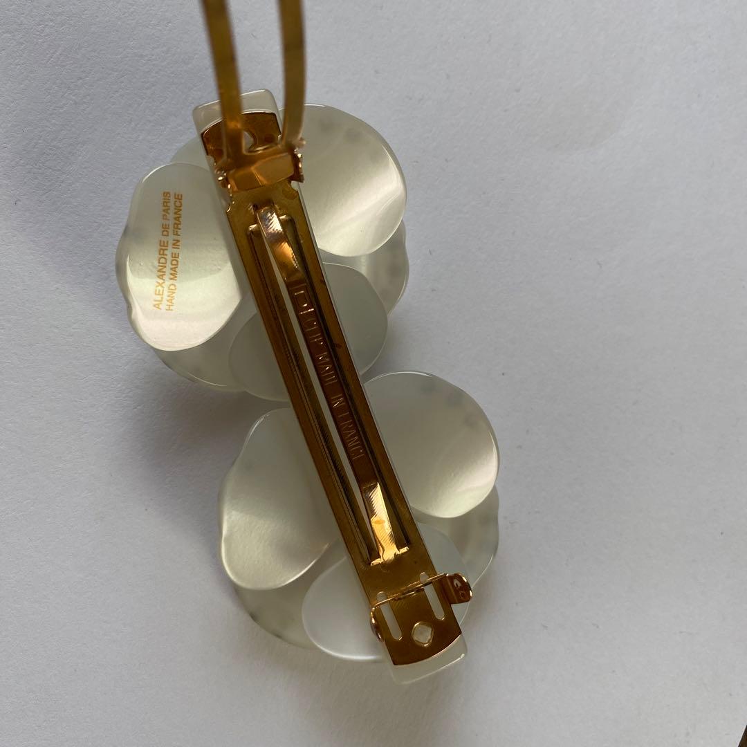 アレクサンドルドゥパリ　ホワイト　スワロフスキー　双子カメリア　バレッタ