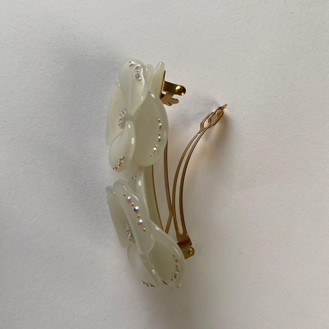 アレクサンドルドゥパリ　ホワイト　スワロフスキー　双子カメリア　バレッタ