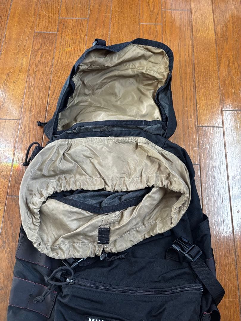 パ*ダ様 MHL. BRIEFING コラボ 　別注　バックパック　黒