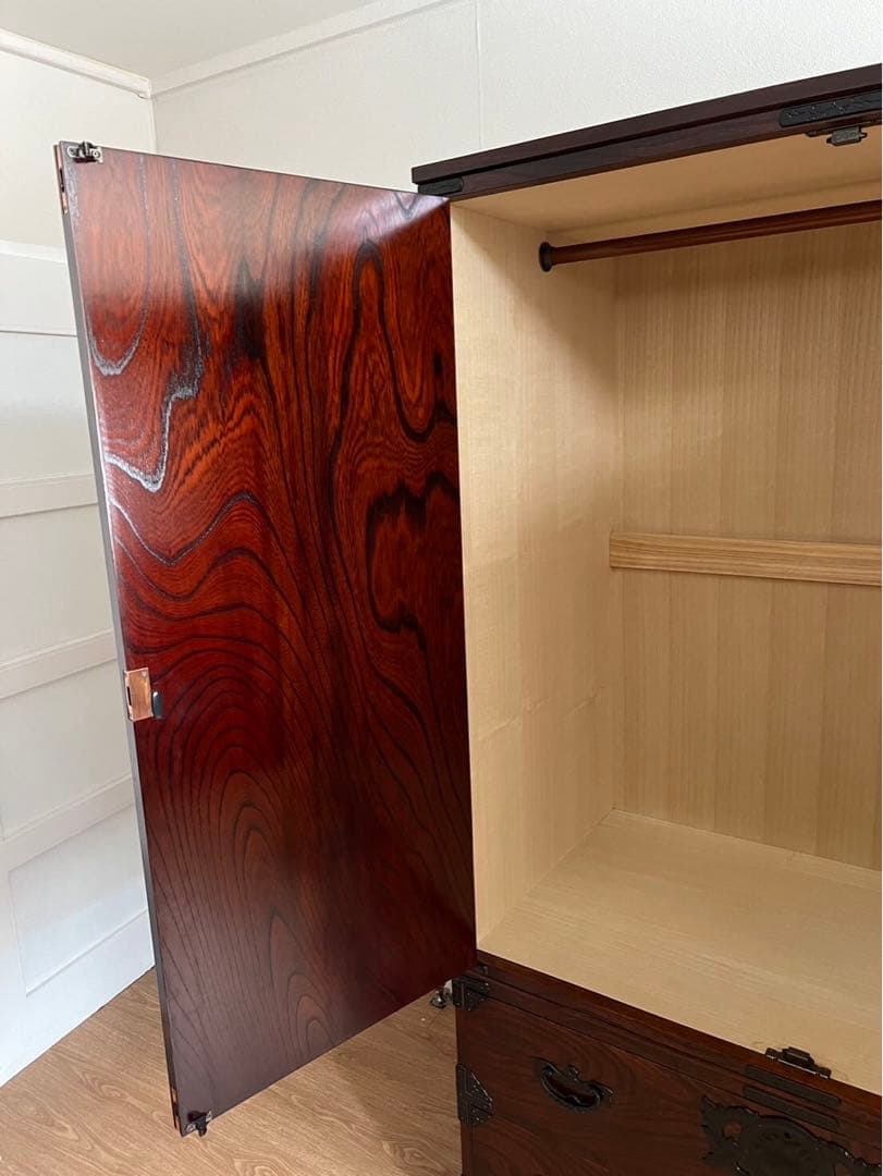 展示品 伝統工芸品の岩谷堂箪笥 最高級の欅材使用の整理箪笥。60万