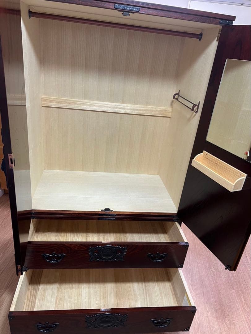 展示品 伝統工芸品の岩谷堂箪笥 最高級の欅材使用の整理箪笥。60万