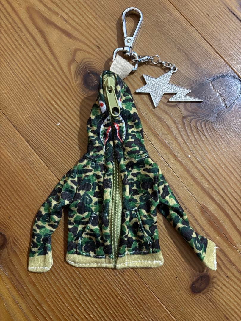 ⭐︎⭐︎A BATHING APE ⭐︎⭐︎エイプカモパーカー型キーホルダー