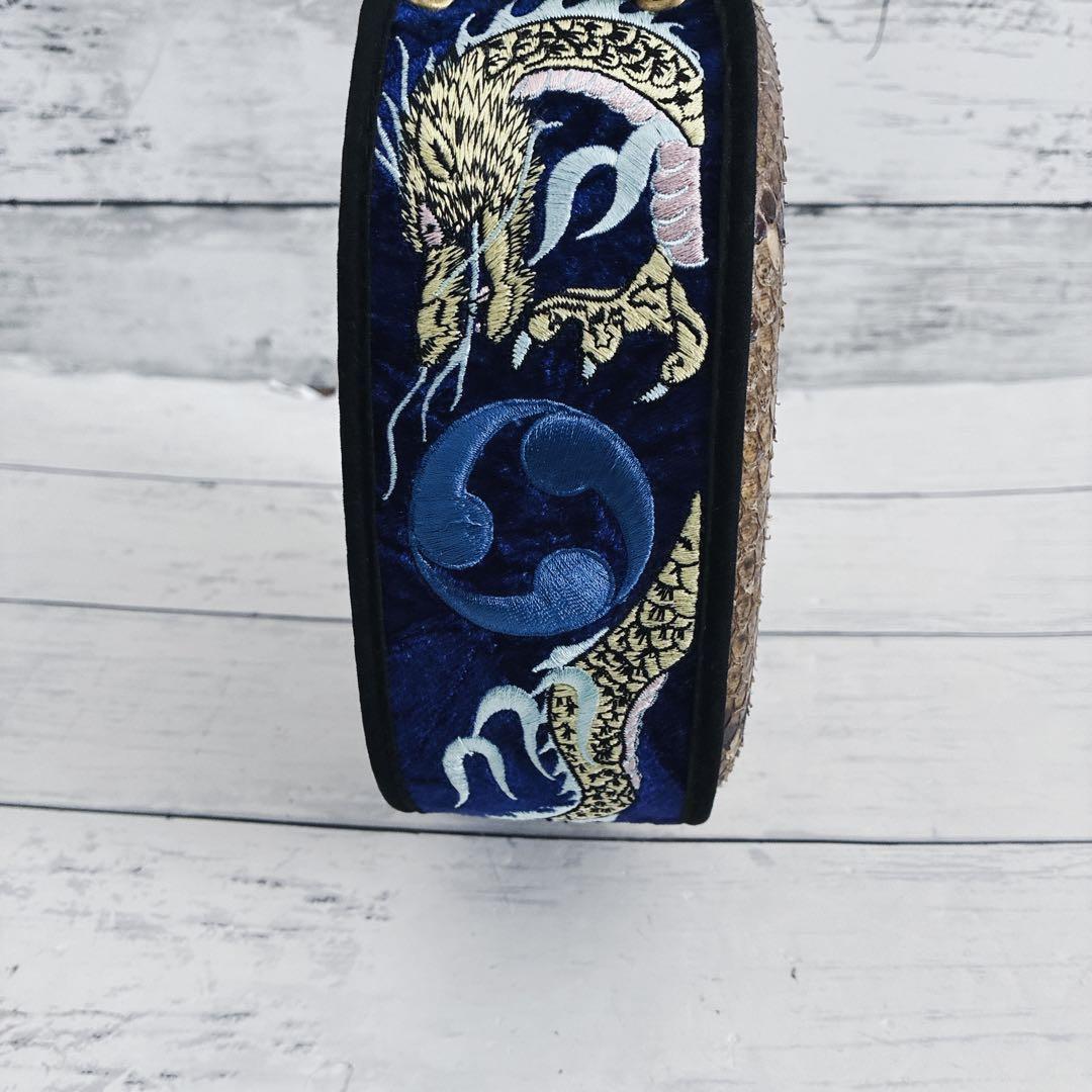 沖縄 三線 本皮 蛇皮 ヘビ皮 ドラゴン刺繍 ソフトケース付き
