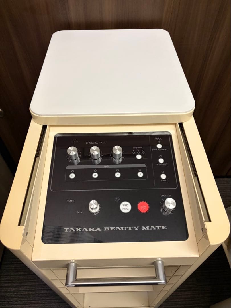 TMキューブ　EMS、ナール超音波、赤色LED タカラBEAUTY MATE