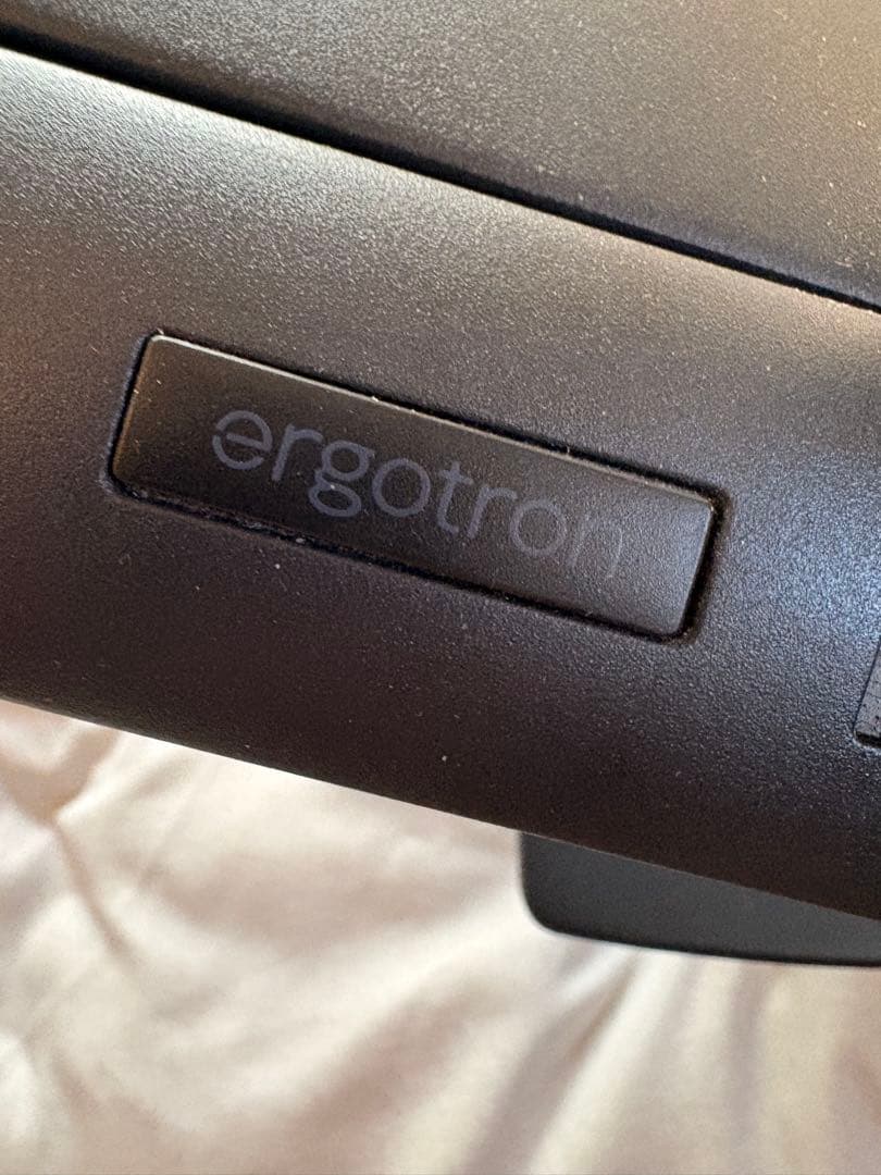 エルゴトロン　モニターアーム