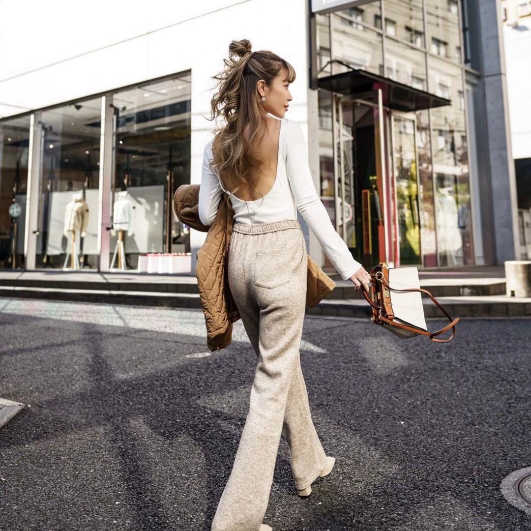 glamlips バックオープントップス