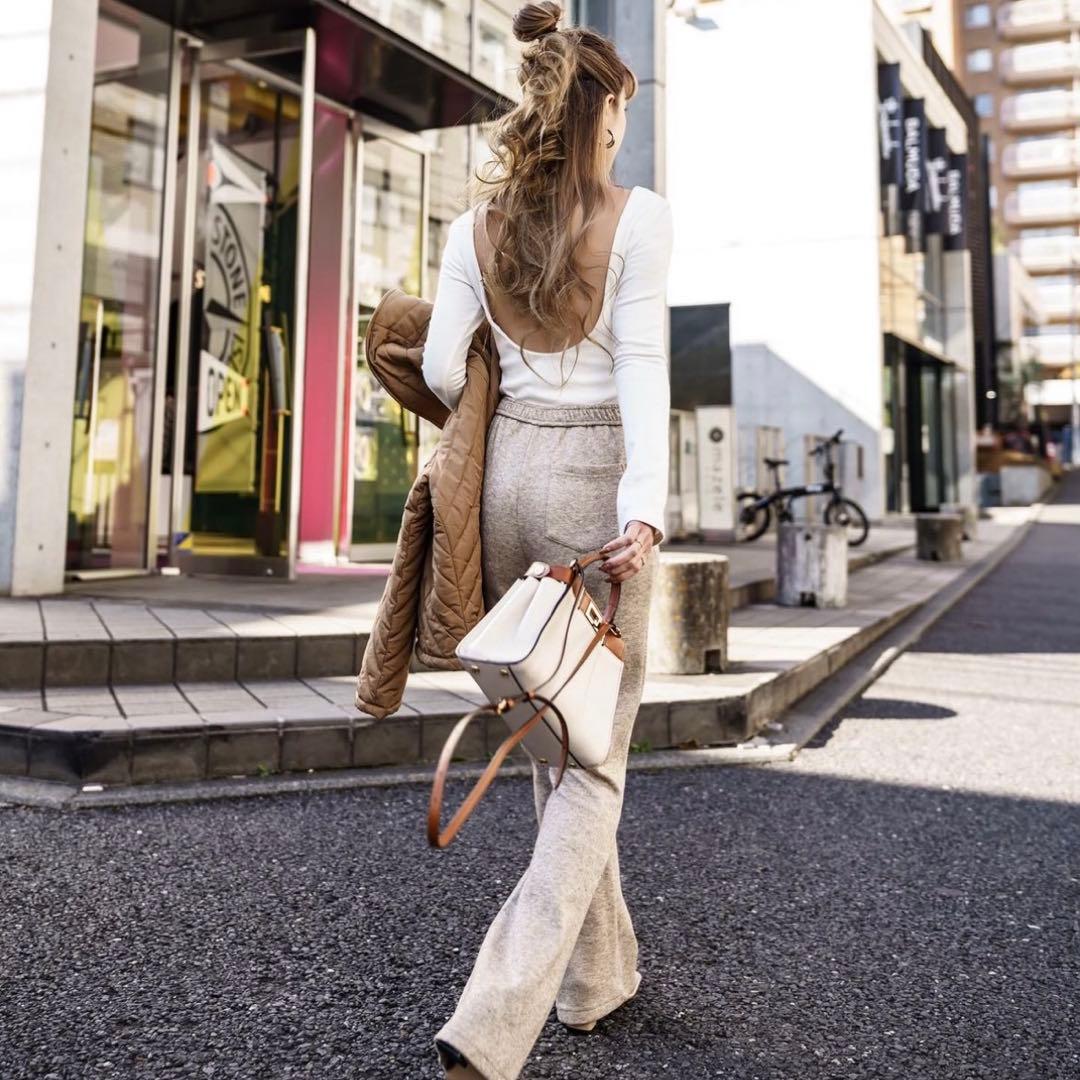 glamlips バックオープントップス