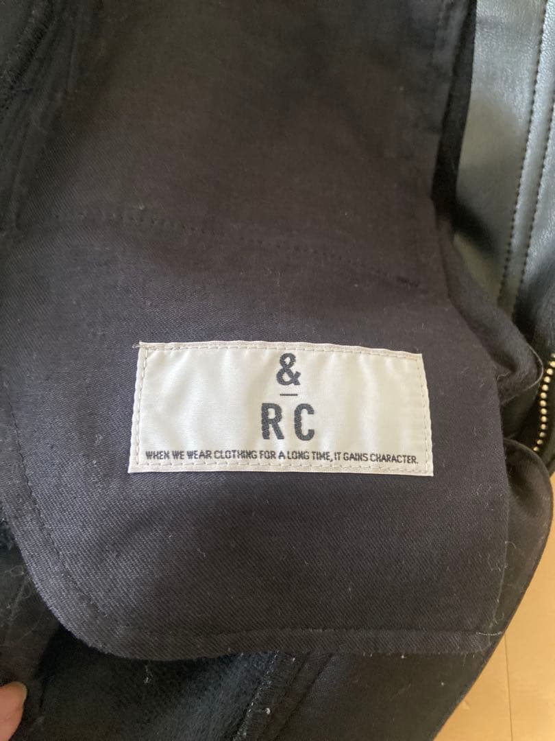 カレンソロジー:フェイクレザーパンツ