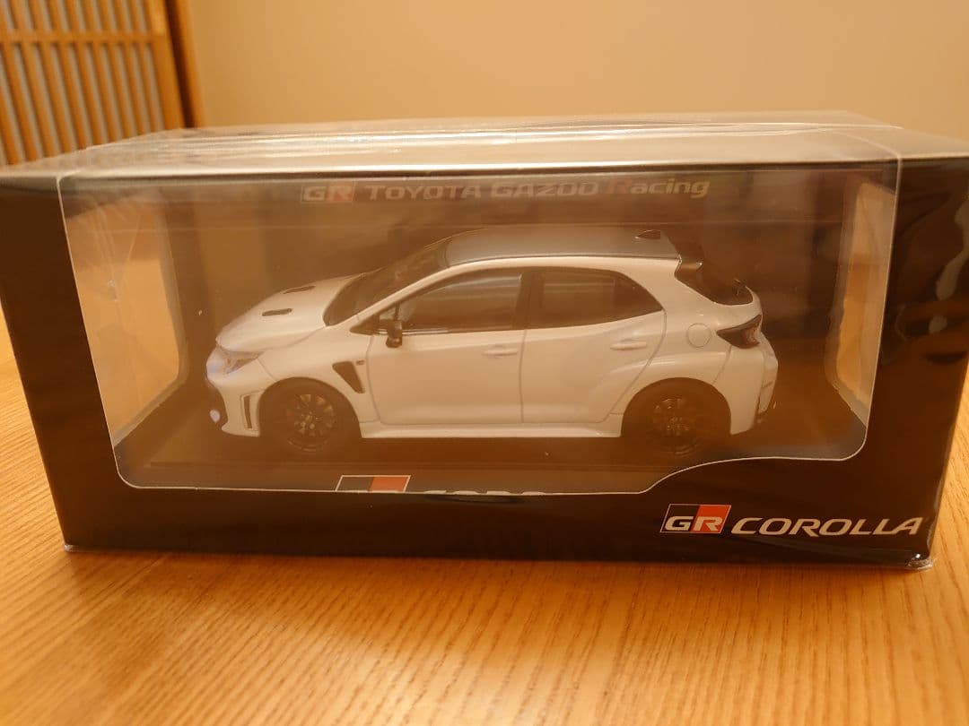 美品【超メルカリ市割】トヨタ　GRカローラ　カラーサンプル