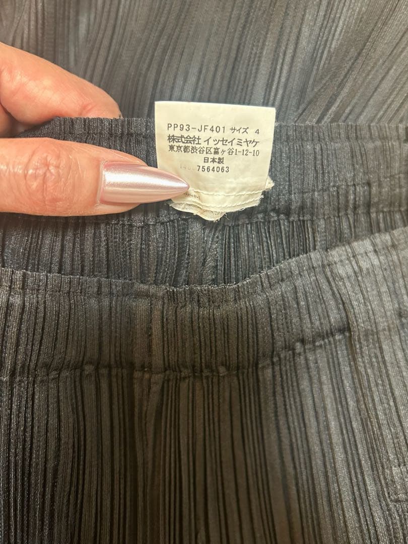 プリーツプリーズ　ブラックガウチョパンツ