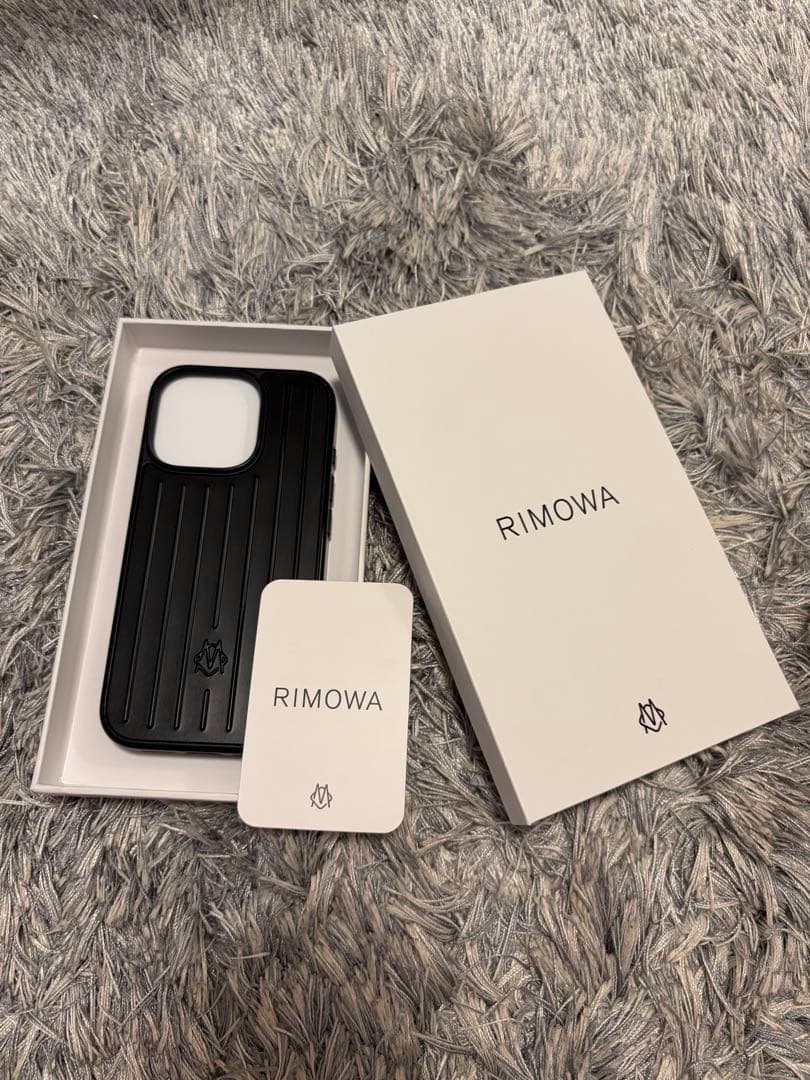 RIMOWA iPhone 16 Pro ブラック　アルミニウム