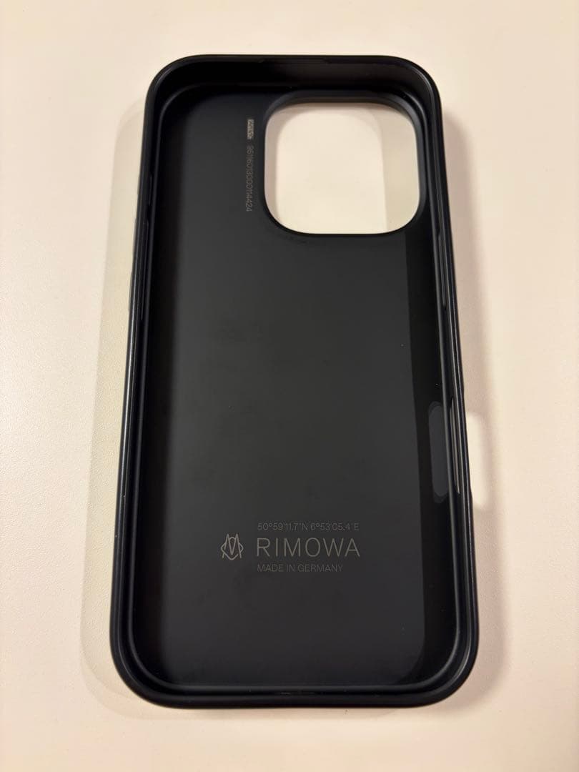 RIMOWA iPhone 16 Pro ブラック　アルミニウム