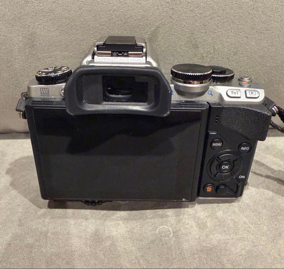 デジタルカメラ OLYMPUS OM-D E-M10