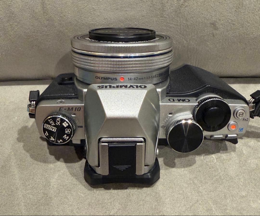 デジタルカメラ OLYMPUS OM-D E-M10