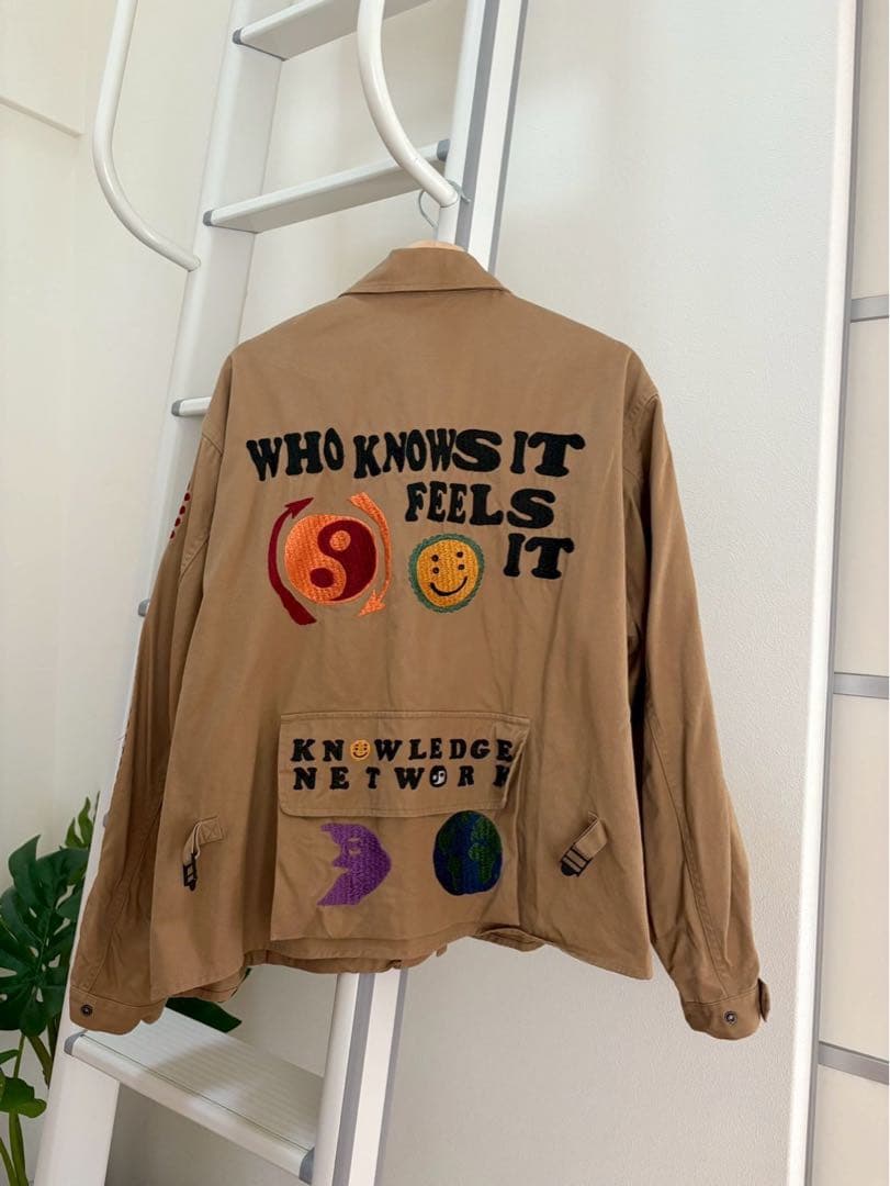 ベージュ 刺繍入り ミリタリージャケット