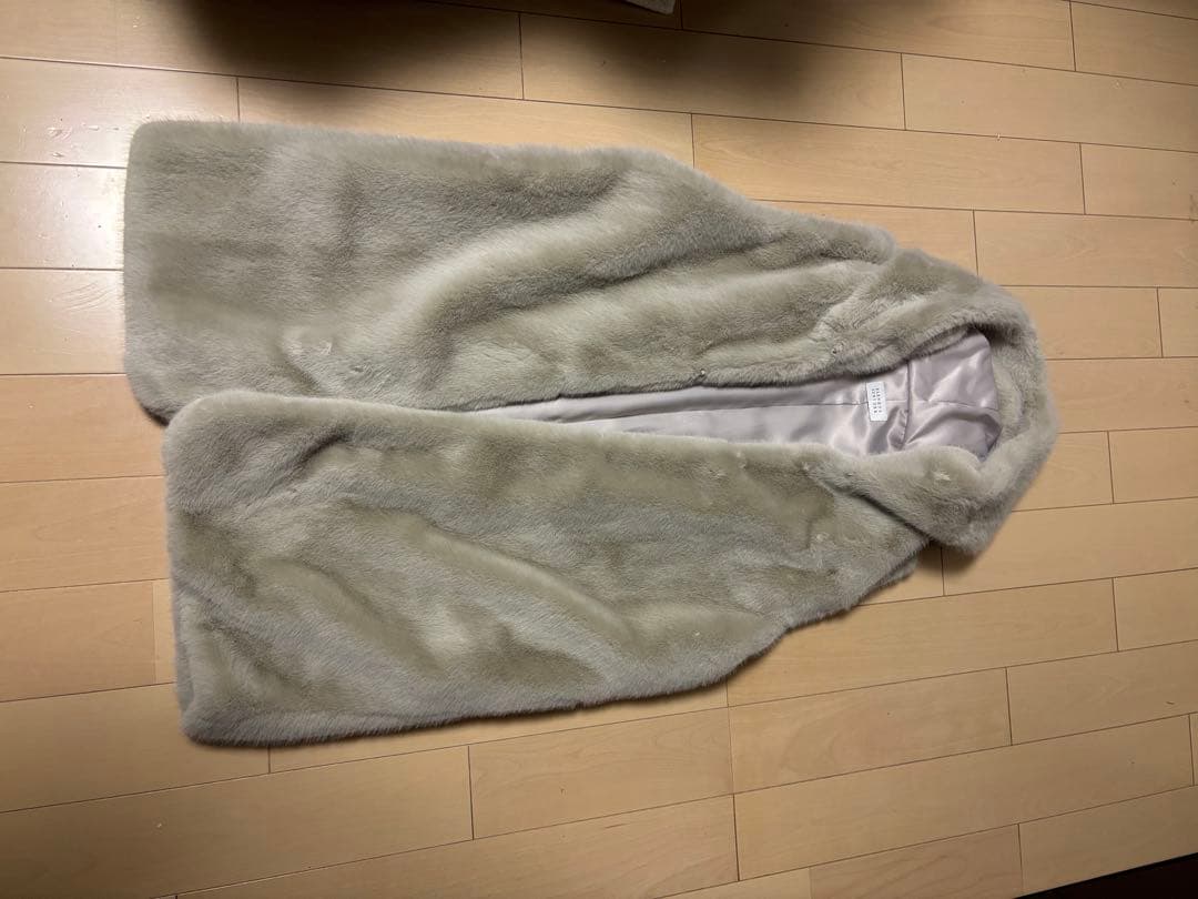 フード付きベージュファーベスト