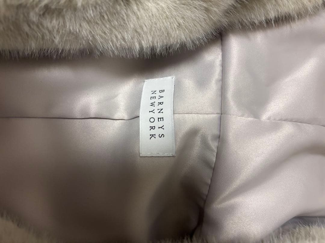 フード付きベージュファーベスト