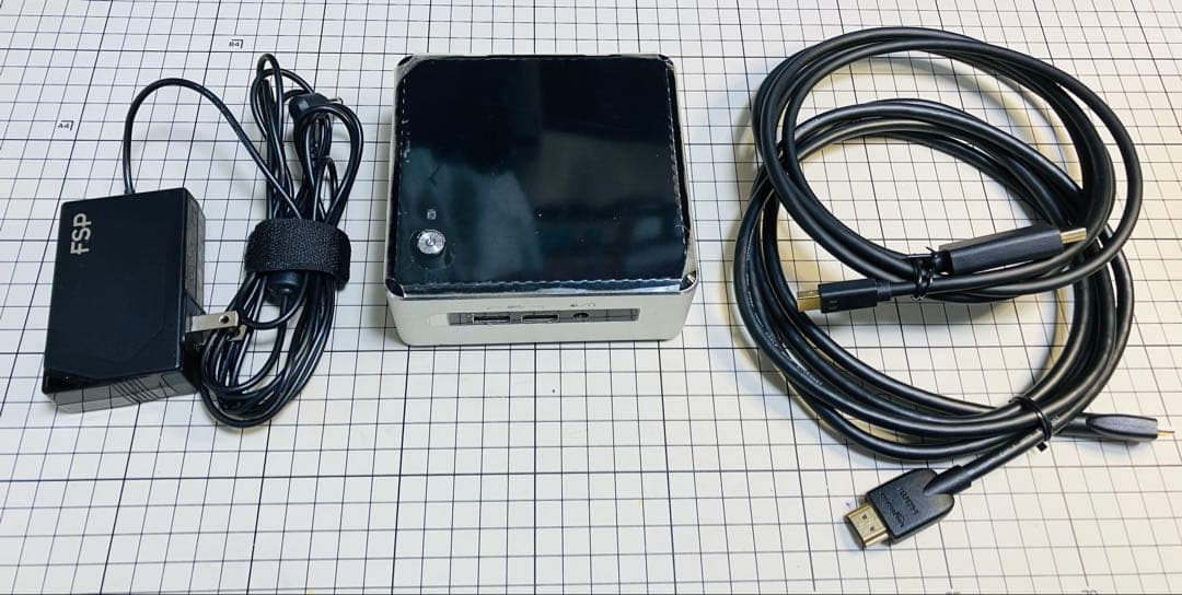第5世代 インテルNUC キット NUC5i3RYH　変換ケーブル2本セット