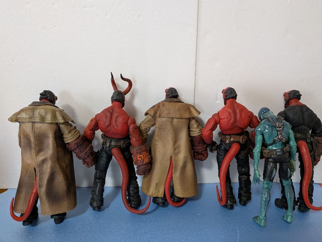 6体まとめ売りヘルボーイフィギュア