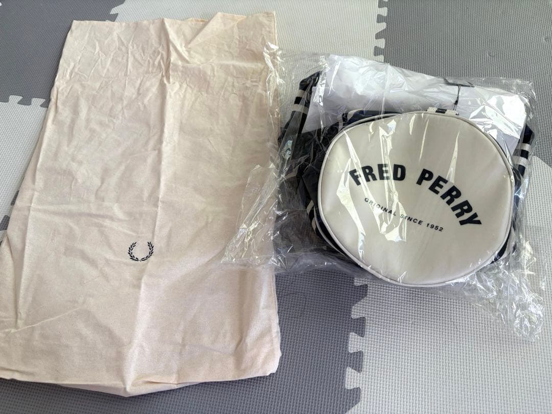 よし君！FRED PERRY ドラムバッグ L7255 Y15