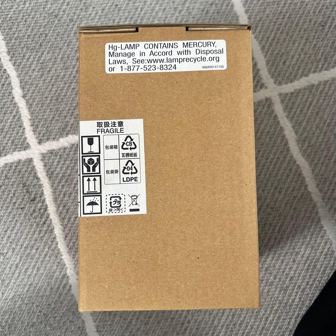 未使用　Toshiba (東芝) TDP-T250 プロジェクターランプユニット