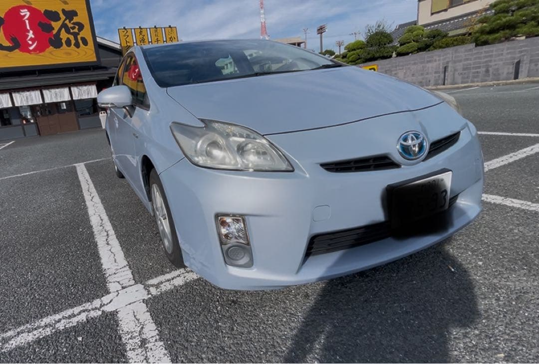 大阪より個人出品プリウス車検令和9年3月迄！ハイブリッド
