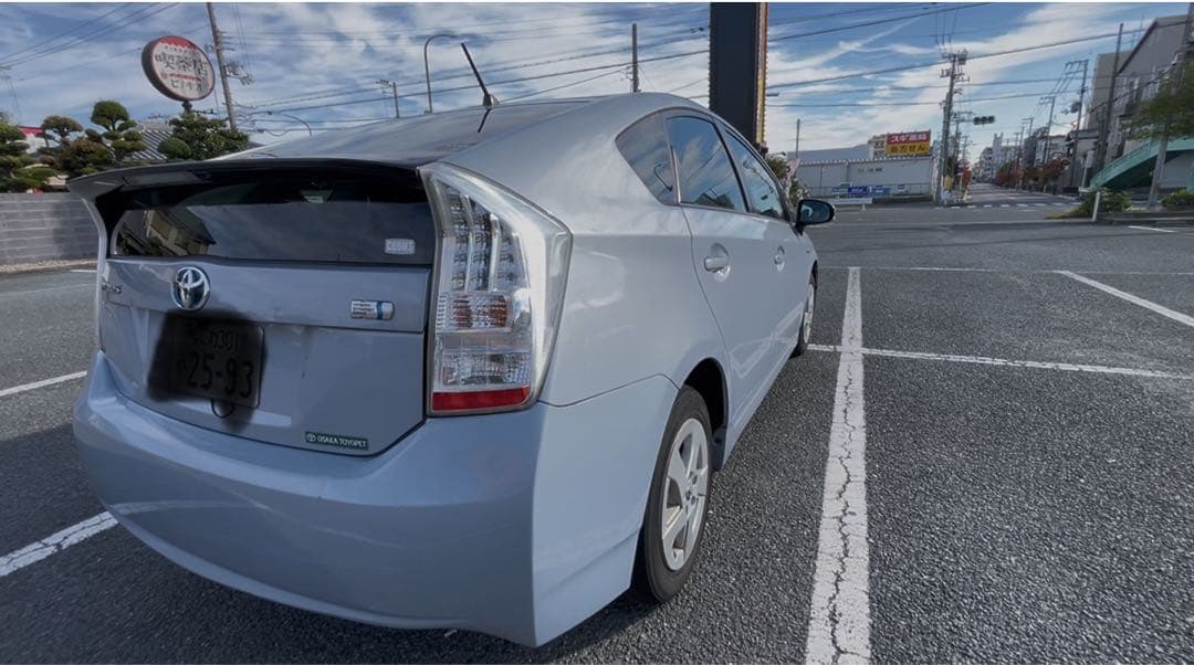 大阪より個人出品プリウス車検令和9年3月迄！ハイブリッド