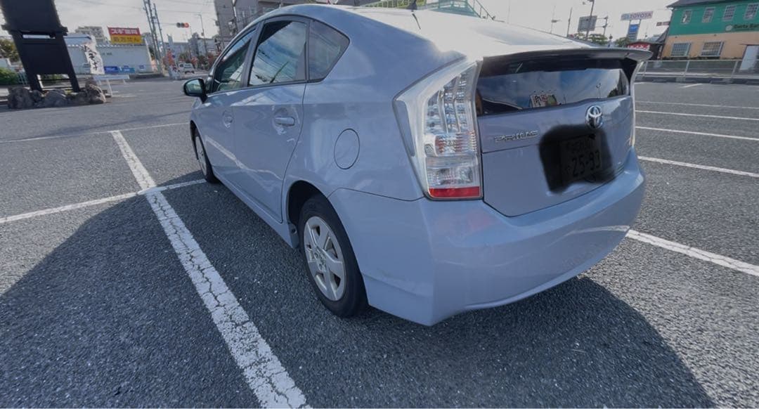 大阪より個人出品プリウス車検令和9年3月迄！ハイブリッド