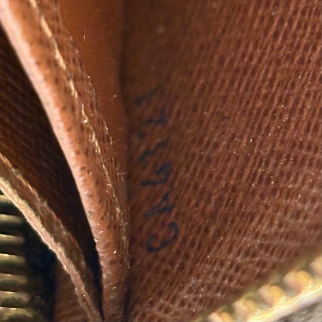 ルイヴィトン　モノグラム　ジッピーウォレット　長財布　M60017