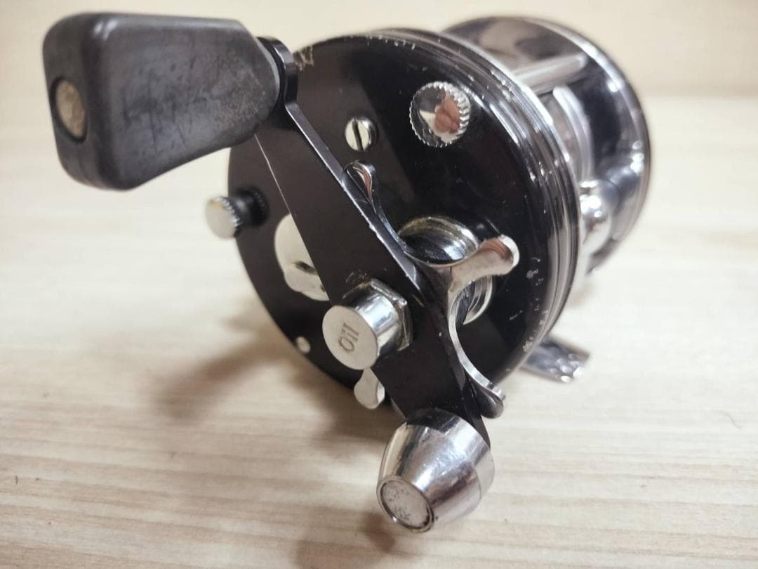 アブガルシア　アンバサダー5000C 　ビンテージ　リール abu 　黒