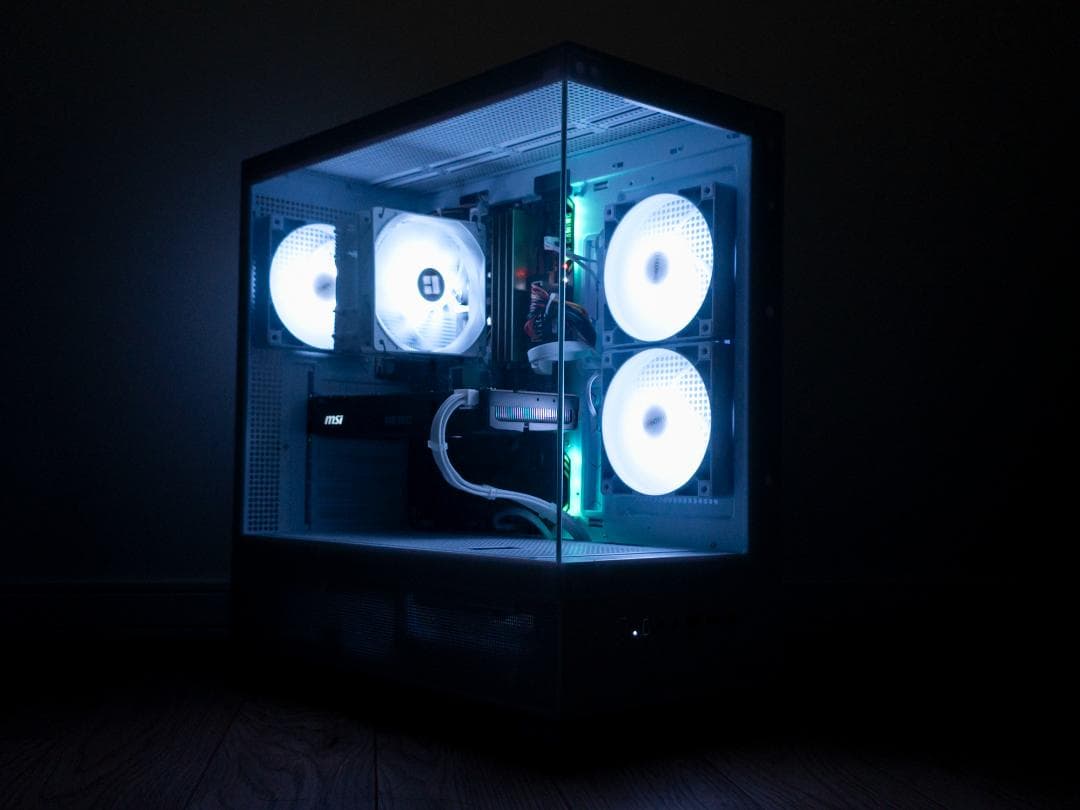 白ゲーミングPC GTX1070 / i5-9400F / M.2 500GB