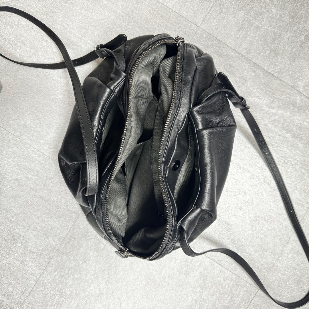 イアパピヨネ　コロンボストンバッグ　ブラック