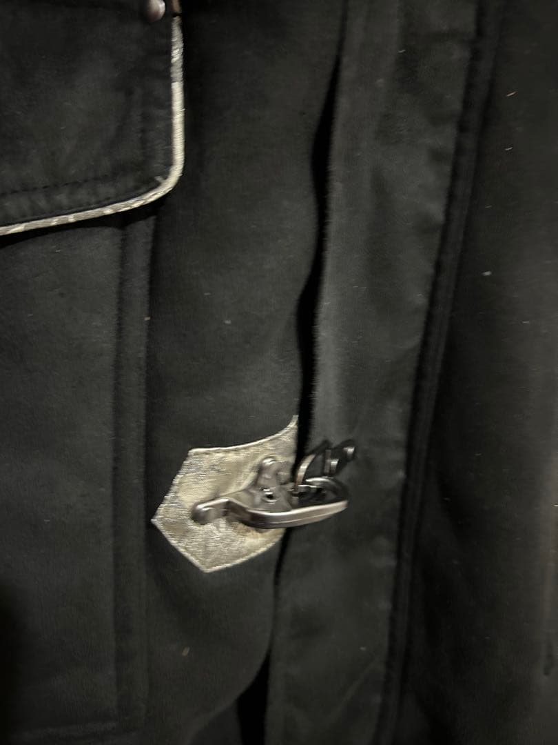 雅結 スエード調ブラックコート★和柄 特大　シルバー　フードファ付き