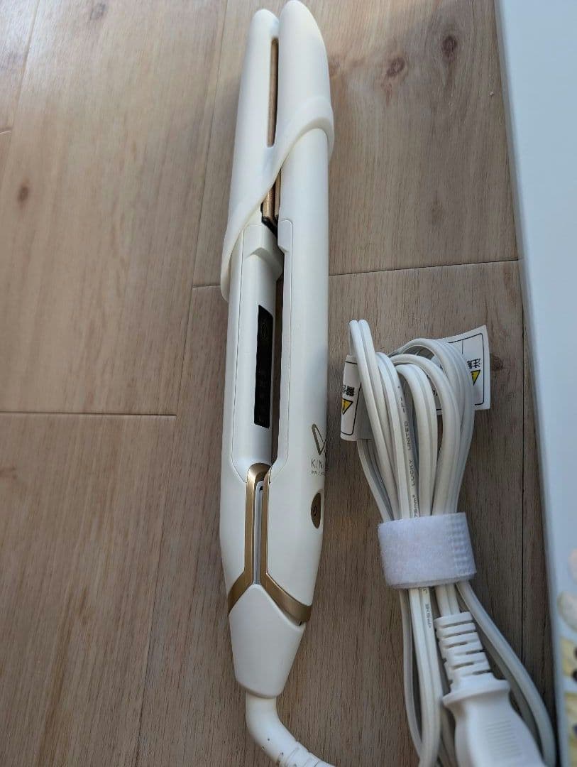 即発送★美品通電確認済　KINUJO ストレートヘアアイロン ホワイト
