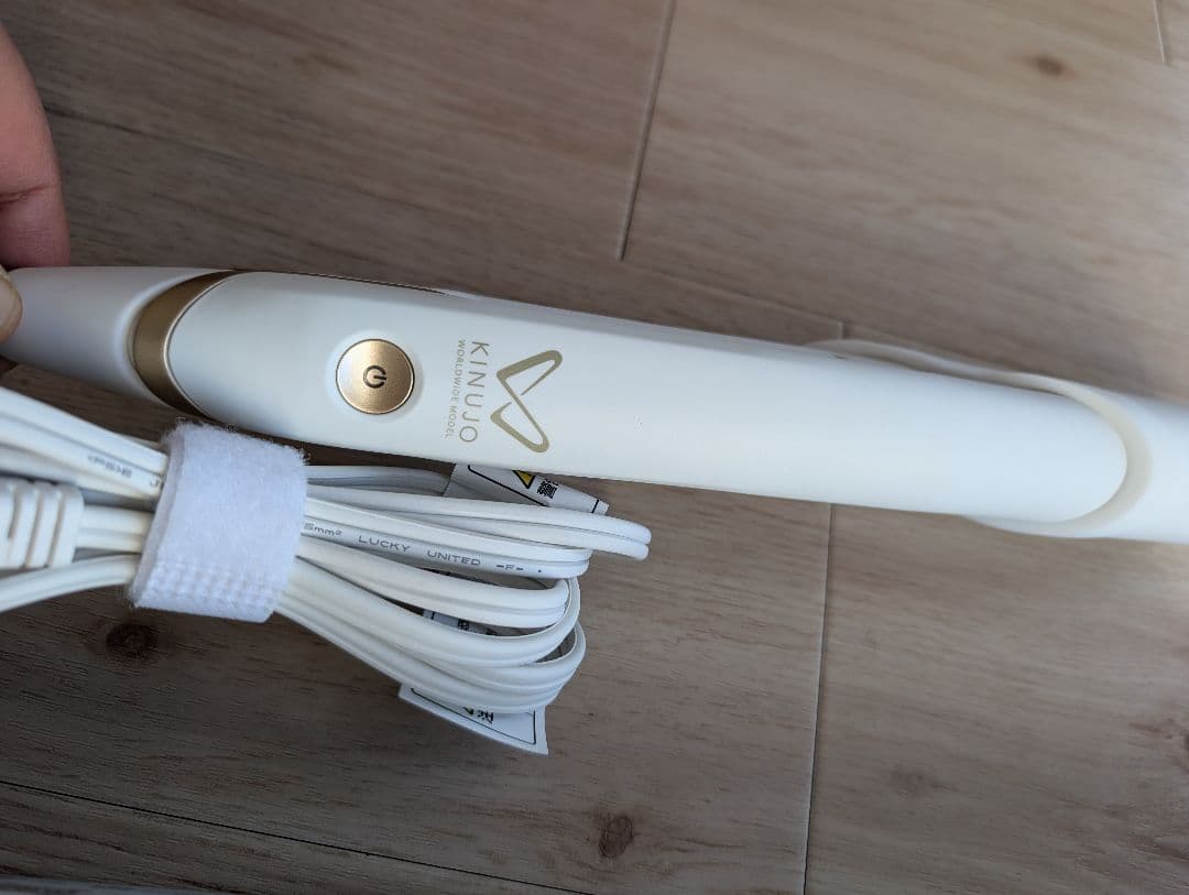 即発送★美品通電確認済　KINUJO ストレートヘアアイロン ホワイト