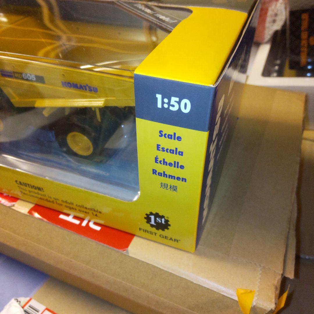 Komatsu HD605-8 ダンプトラック 1:50