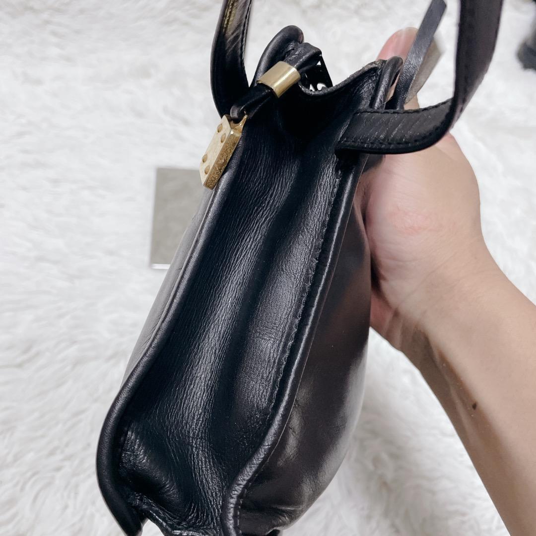 ロエベ　セカンドバッグ　本革　ブラック　ゴールド金具　クラッチバッグ　黒色