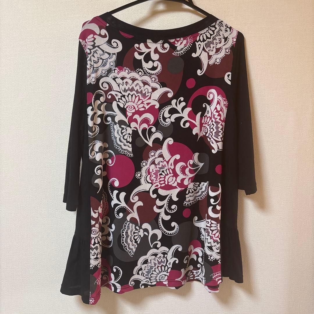 【美品】✨トクコプルミエヴォル✨黒地に抽象的な花柄の五分袖チュニック❣️