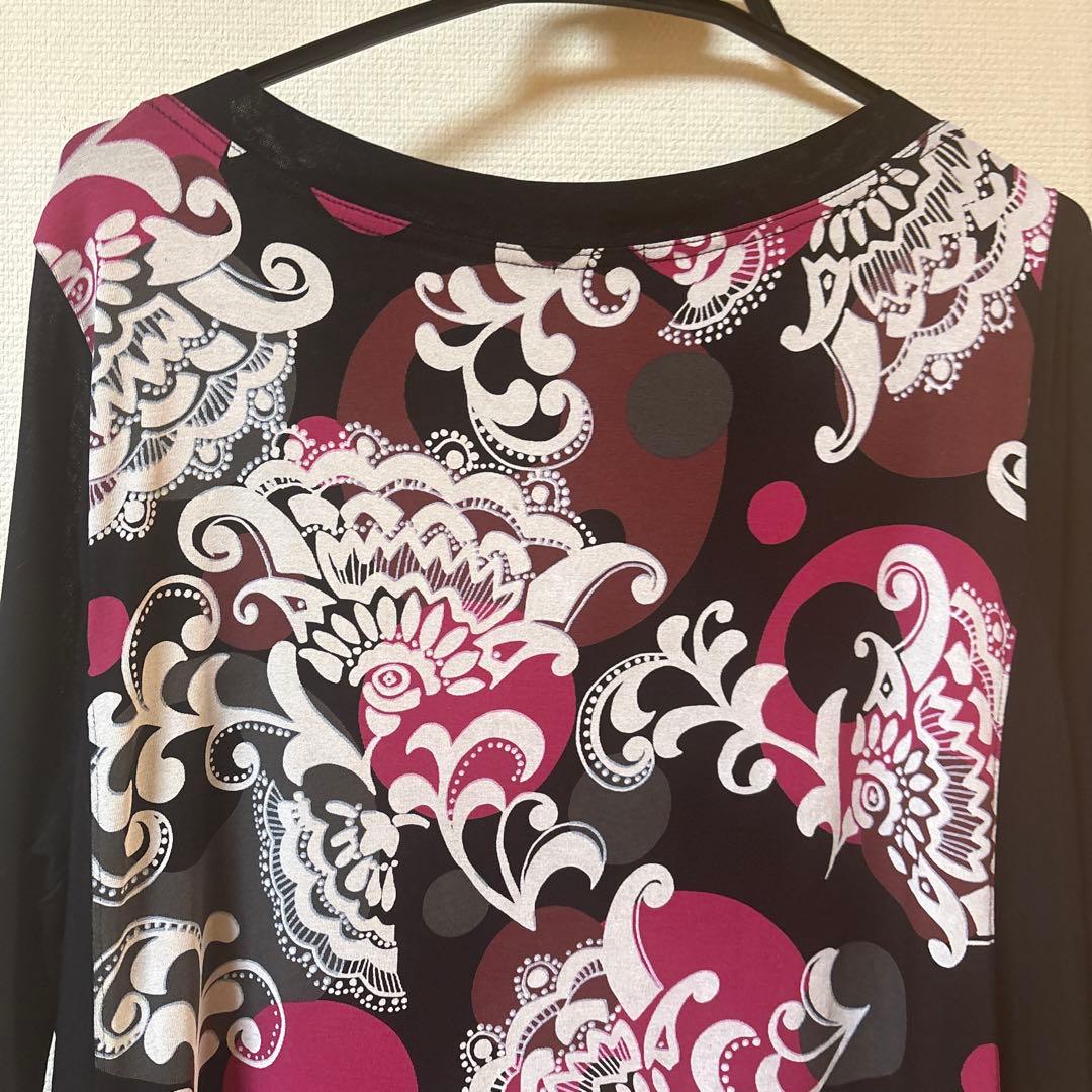 【美品】✨トクコプルミエヴォル✨黒地に抽象的な花柄の五分袖チュニック❣️