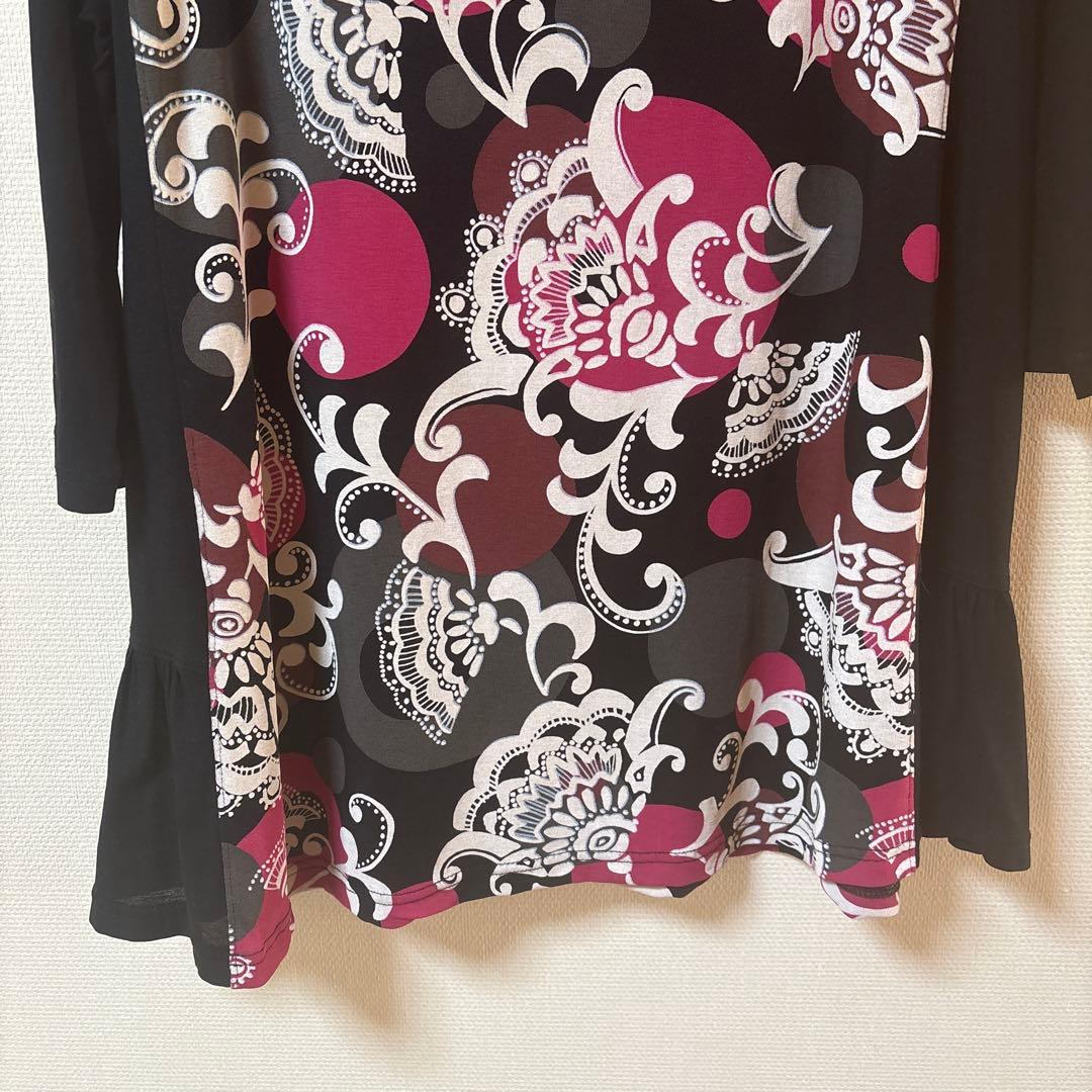 【美品】✨トクコプルミエヴォル✨黒地に抽象的な花柄の五分袖チュニック❣️