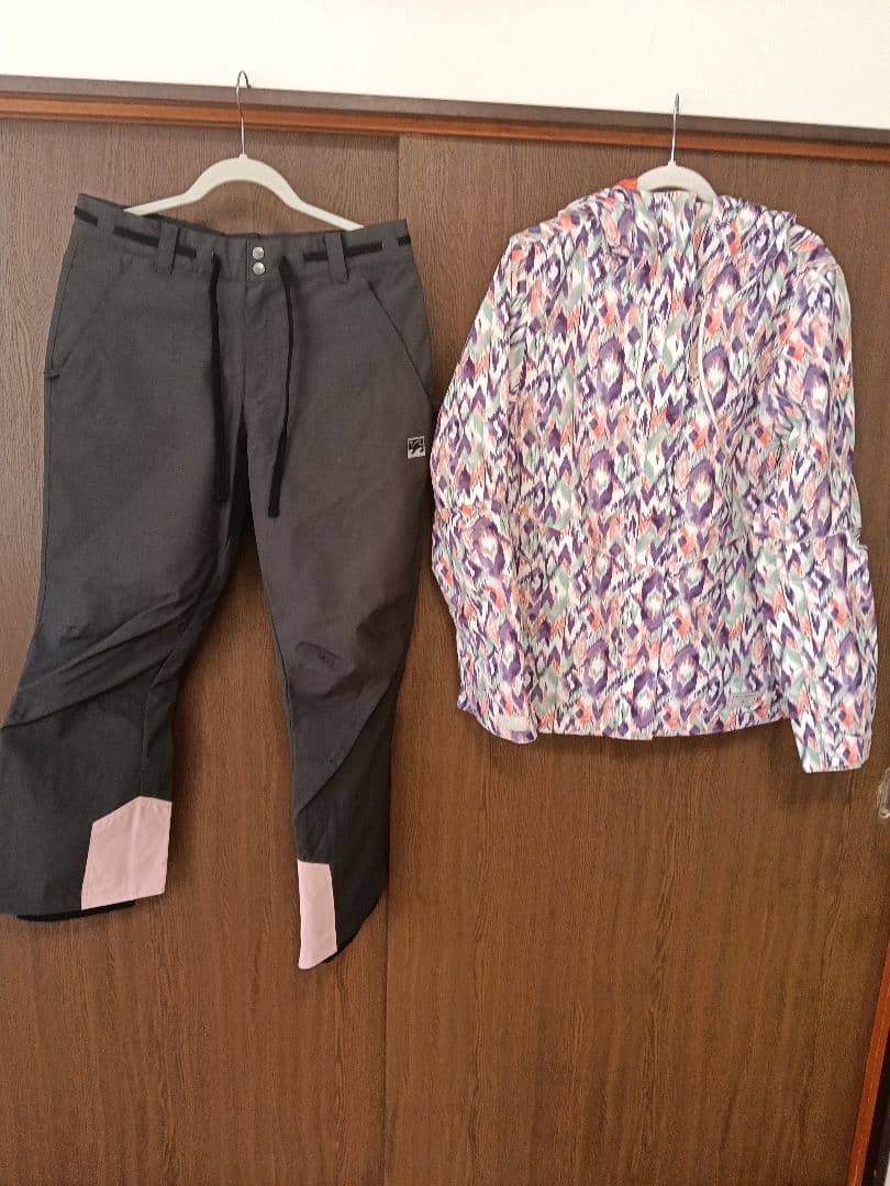 値下げしました！スノーボードウェア　使用回数2、3回　美品！　BILLABONG